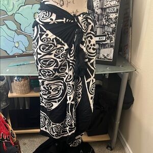 Black and White Patterned Women's SwimSarong Cover-Up